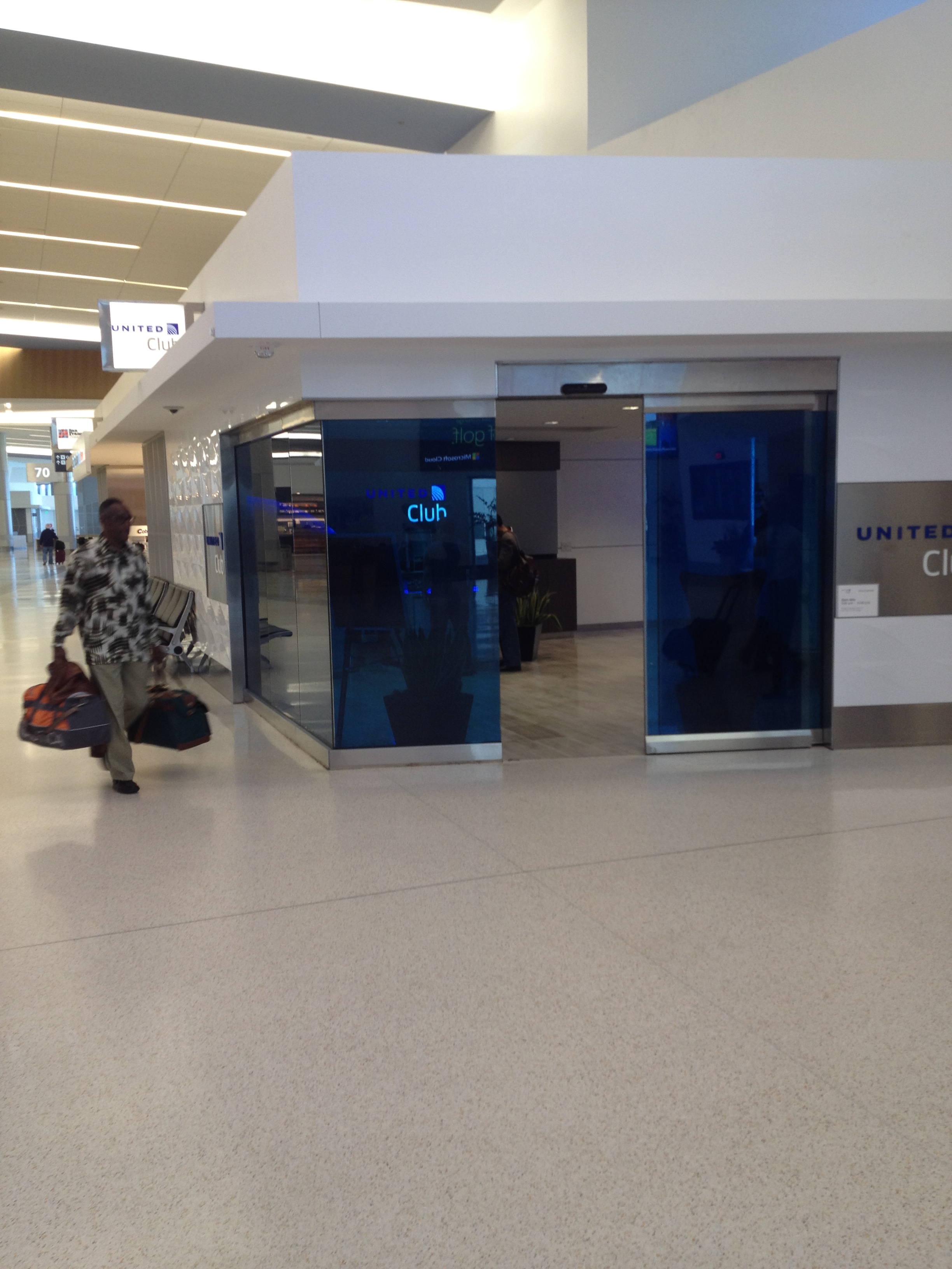 Review of United's Temporary SFO Club - The Military Frequent Flyer